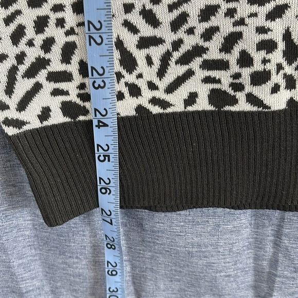POL Women’s Size L Animal Print Super Soft Crewneck Sweater - Picture 5 of 7